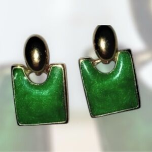 FASHION VINTAGE EARRINGS Green Polished Stone/Gold Tone Stud Posts w/Backs